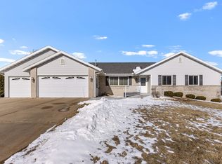 105 Rollin Dr, Lena, IL 61048