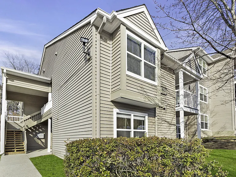 Residential building with private entrance