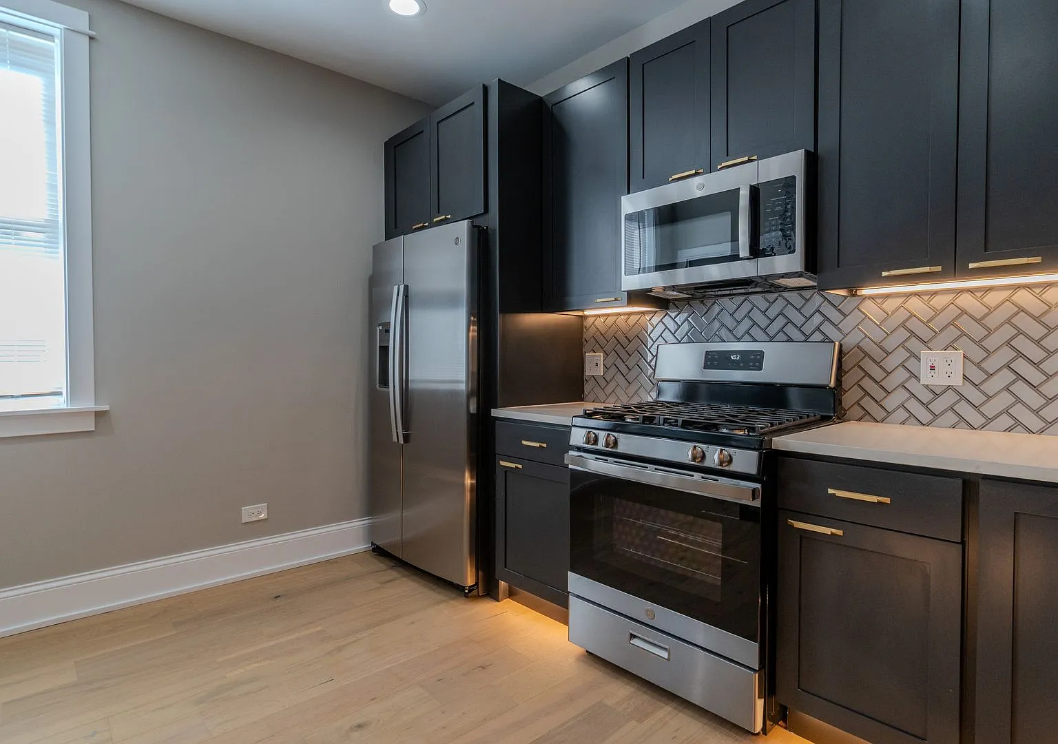 Pf Arg 5400 N. Paulina — Photo 3