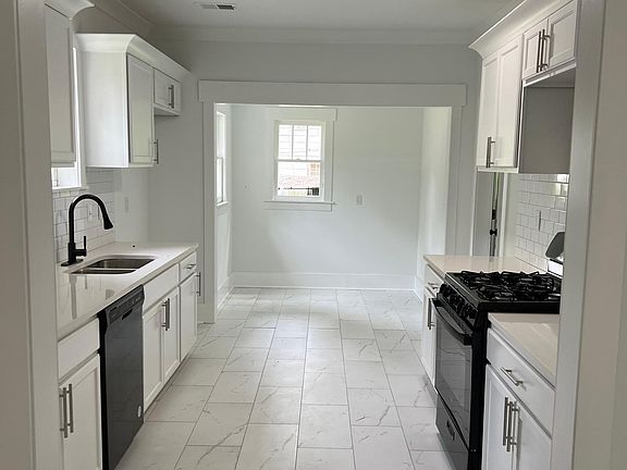 4th image of 3525 Mayflower Ave