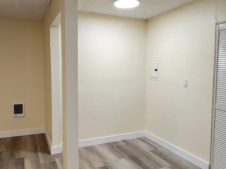 Mandarin Dr — Photo 9