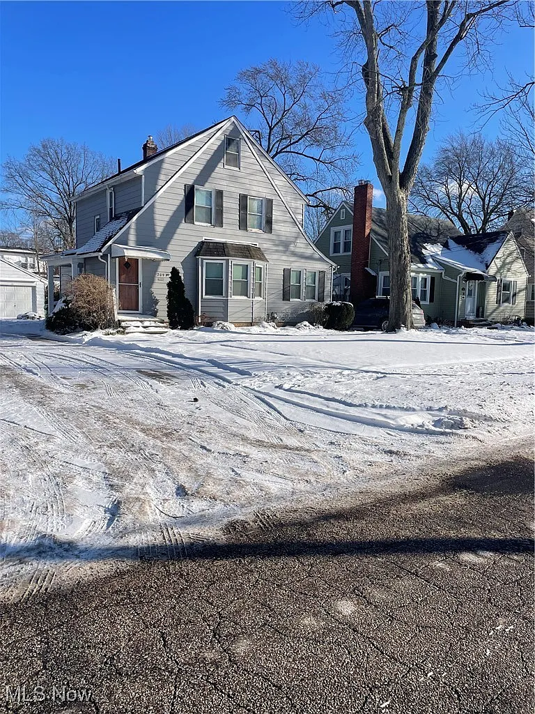 209 Gibson St photo 1