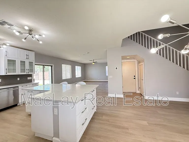 45295 W Gavilan Dr — Photo 2