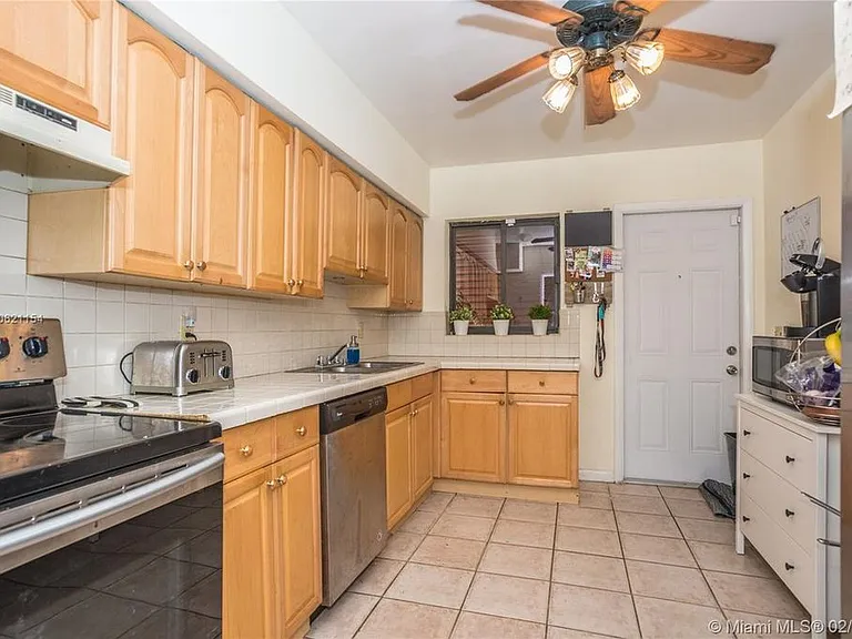 1545 Mantua Ave — Photo 5