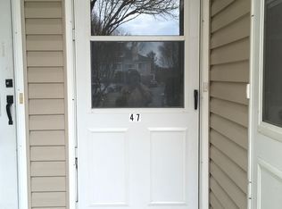 47 Farnham Sq, Parlin, NJ 08859