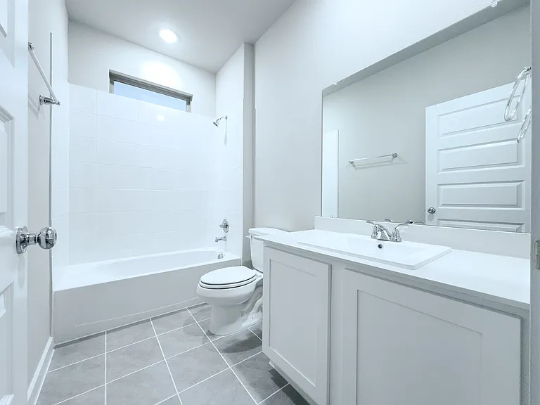 566 Silver Springs Ln — Photo 10