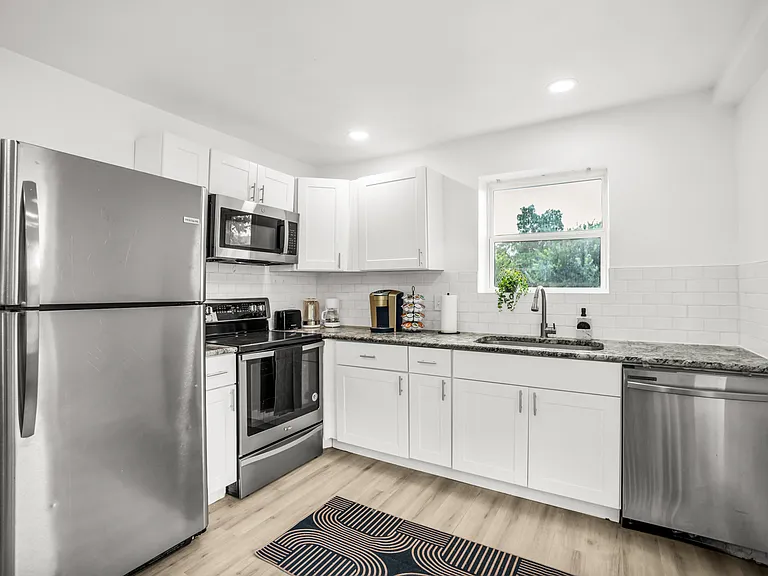 2737 Stuart Dr #2 — Photo 9