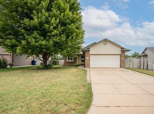 228 S Marlen Dr, Haysville, KS 67060