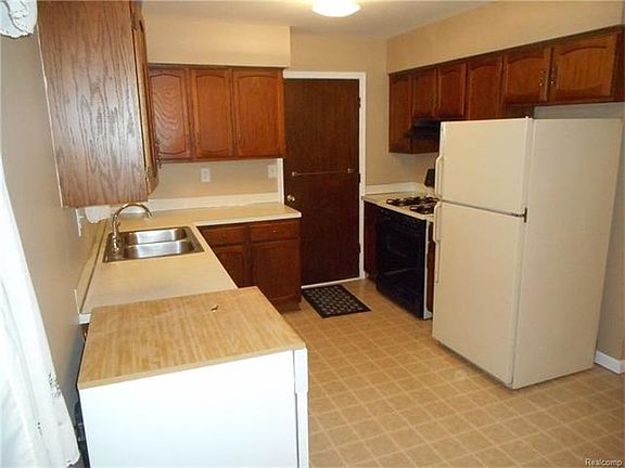 3rd image of 1722 Kirkway Ln