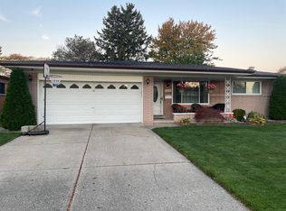 30235 Kelsey Dr, Warren, MI 48092