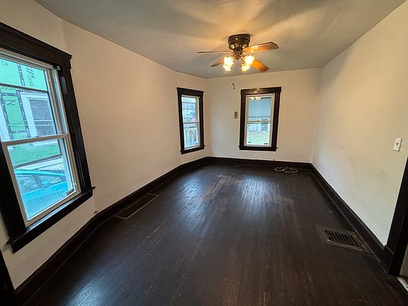 5th image of 2203 Willowdale Ave