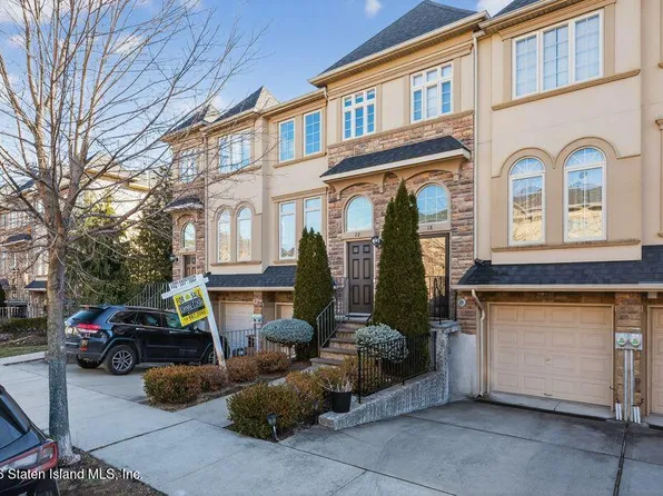 20 Sweetgum Ln, Staten Island, NY 10314