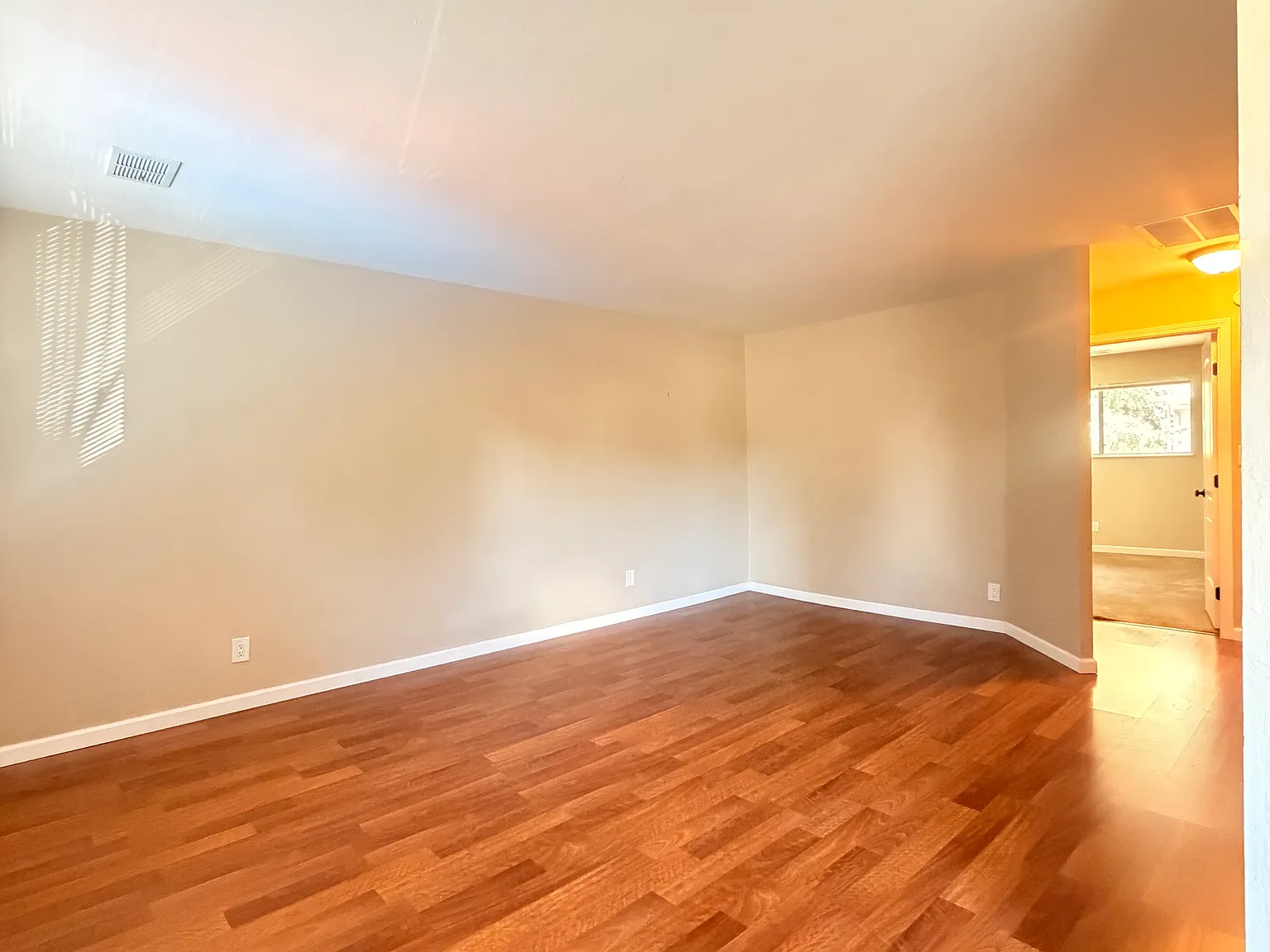 2 bed, 850 sqft, $1,650 — Photo 2