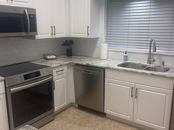 Kitchen with all brand new SS appliances.