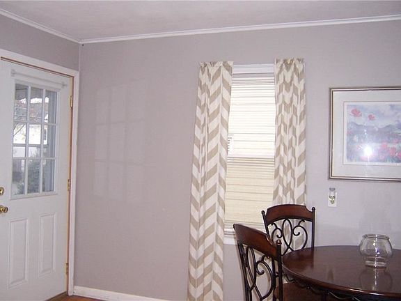 4th image of 125 Osborne St