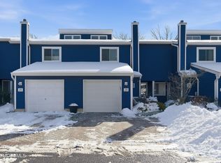 29 Rambling Meadow Ct, Eatontown, NJ 07724