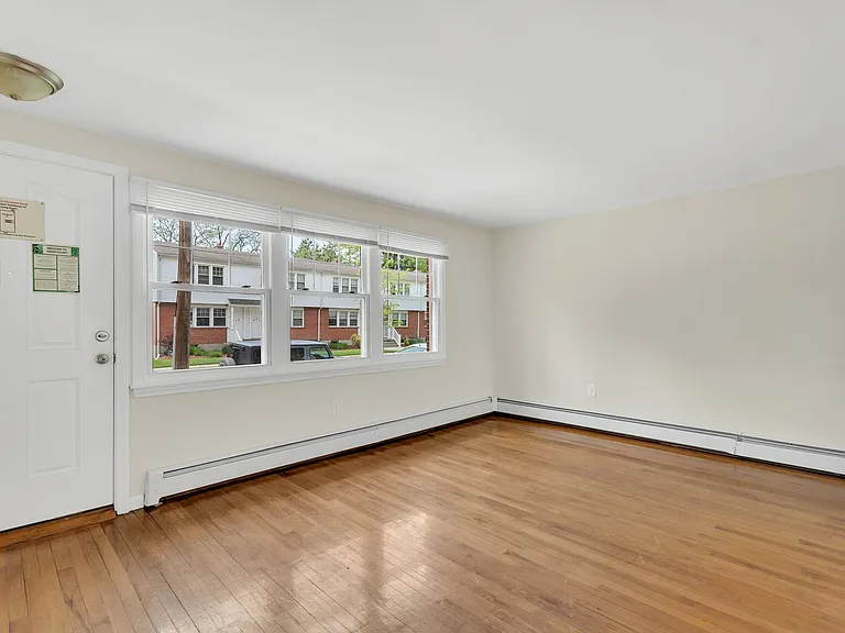 Savin Court Apartments — Photo 12