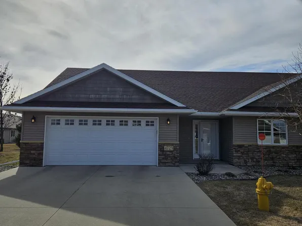 4729 Ridgewood Ln, Grand Forks, ND 58201