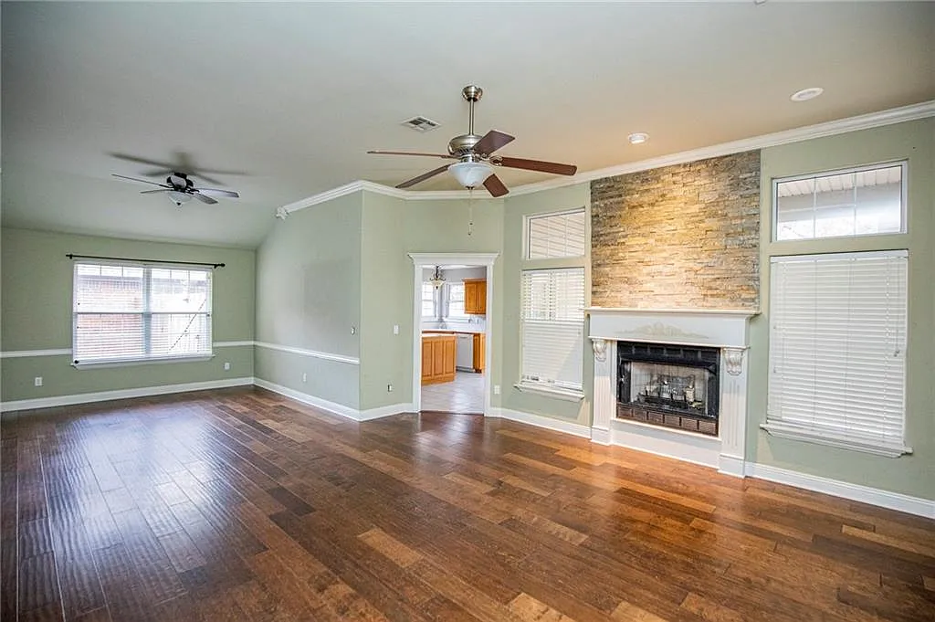 3 bed, 1646 sqft, $2,350 — Photo 1