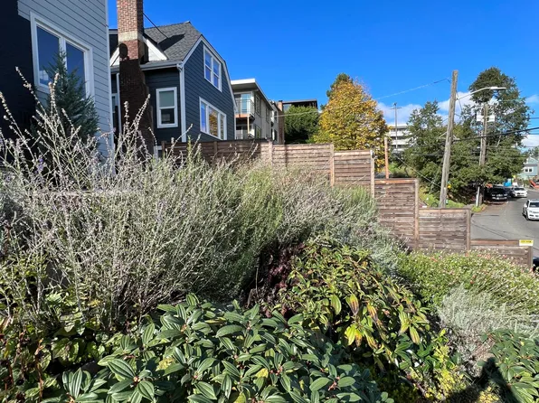 522 Lee St #B, Seattle, WA 98109