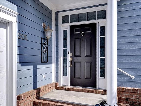 3rd image of 205 Suri Dr