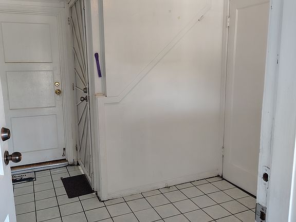 Front entrance going upstairs.