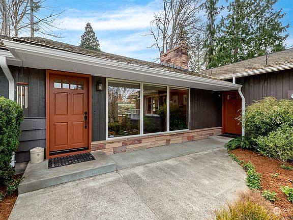 3rd image of 19450 Marine View Dr SW