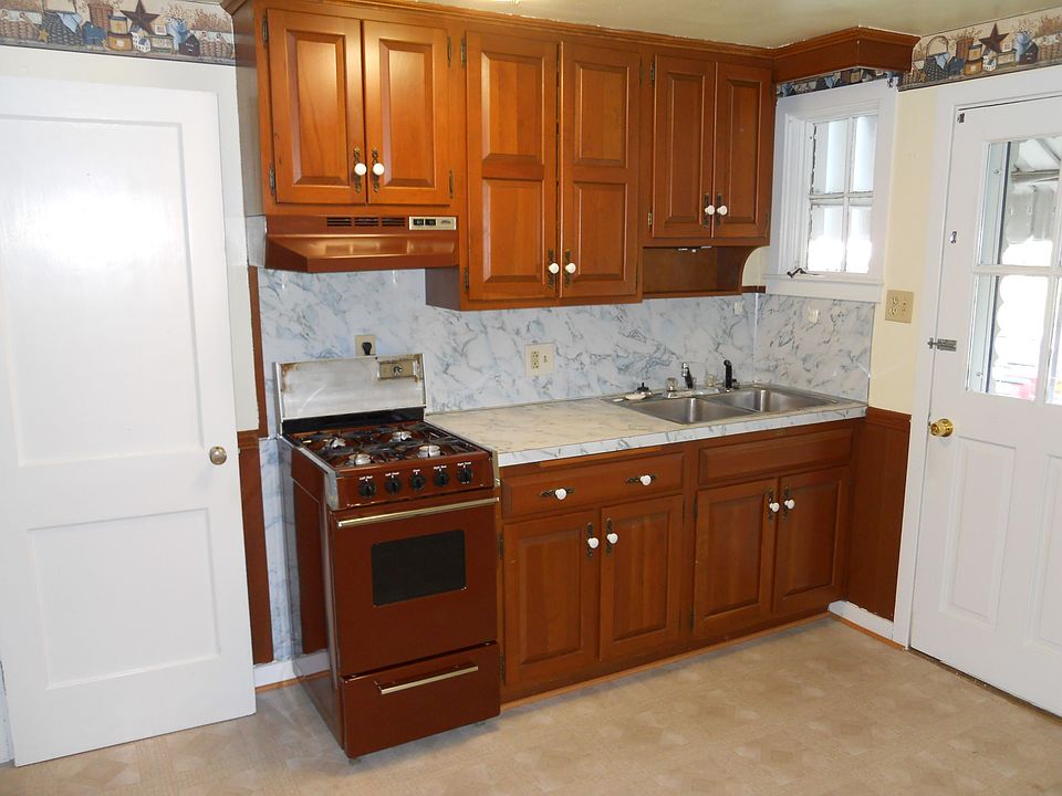 2nd image of 842 Union St