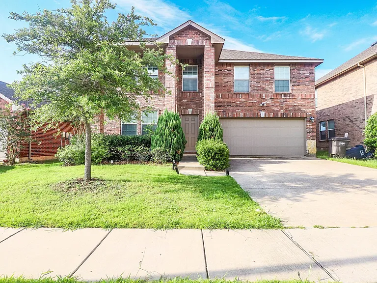 2324 Cavalry Dr — Photo 1