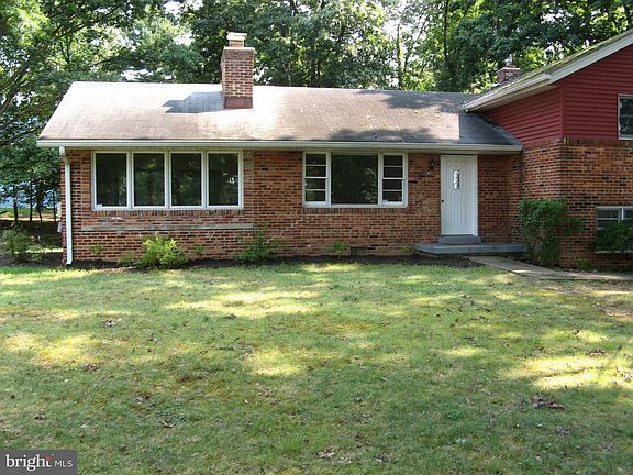 2nd image of 1109 Westbriar Ct NE