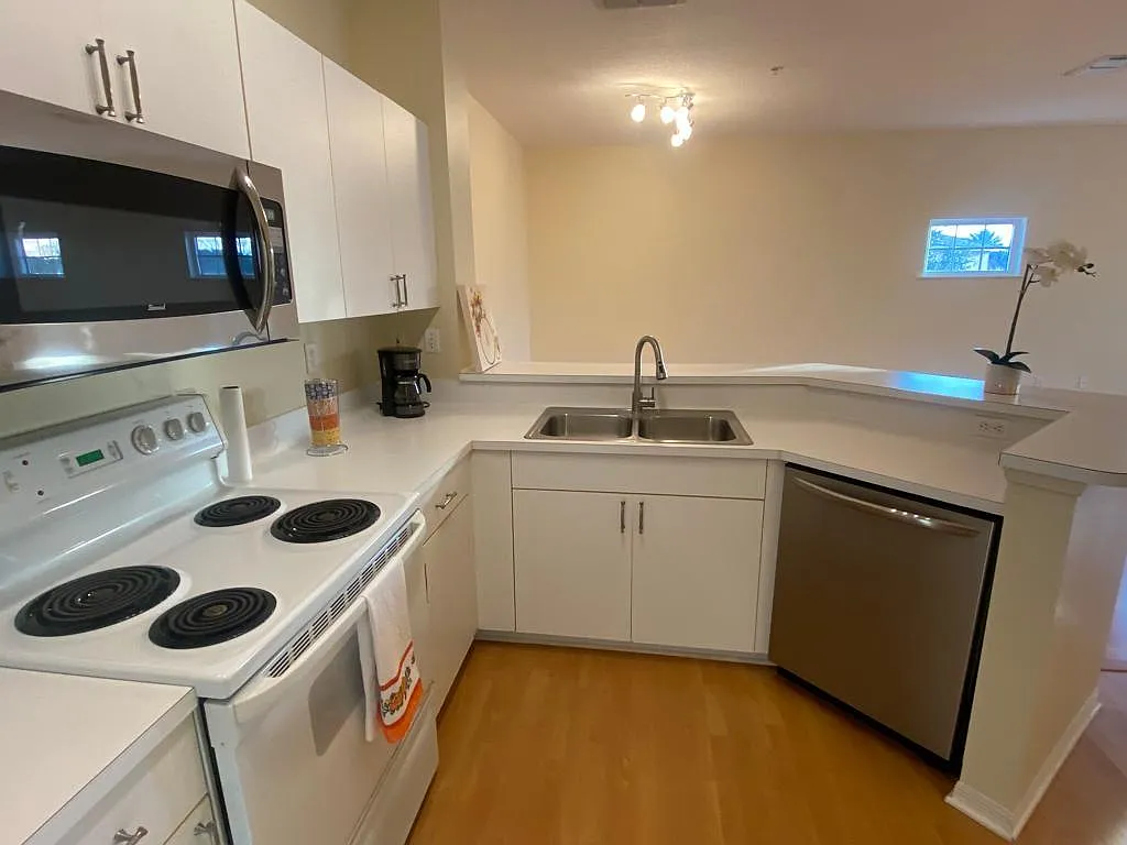1 bed, 832 sqft, $1,400 — Photo 2