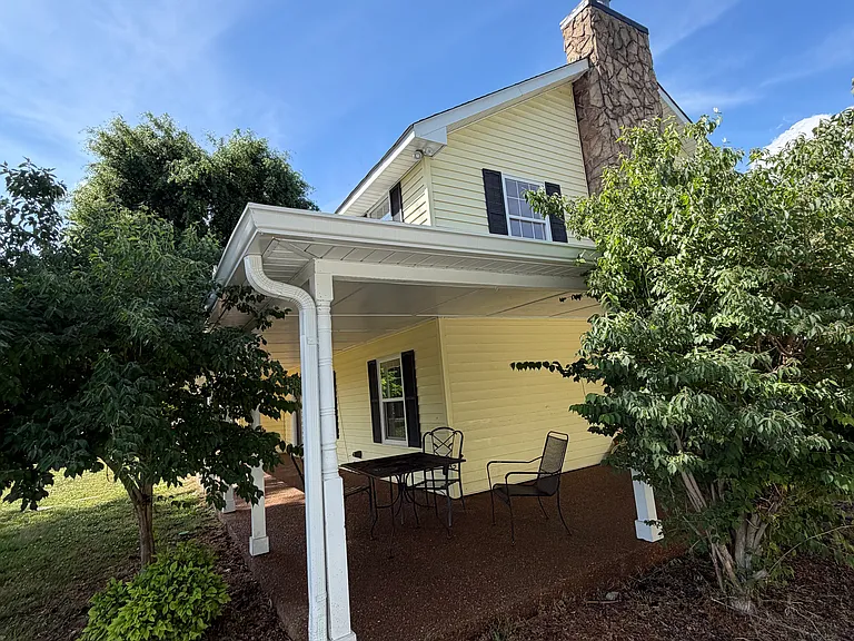 108 Crestview Dr — Photo 2