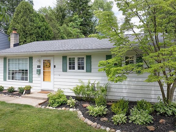 3rd image of 1044 Ellsworth Dr