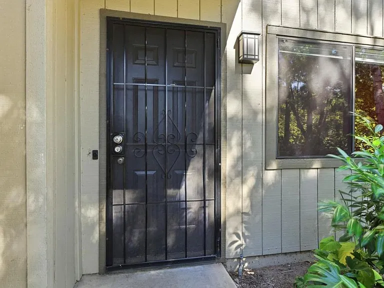 2504 La Terrace Cir — Photo 4