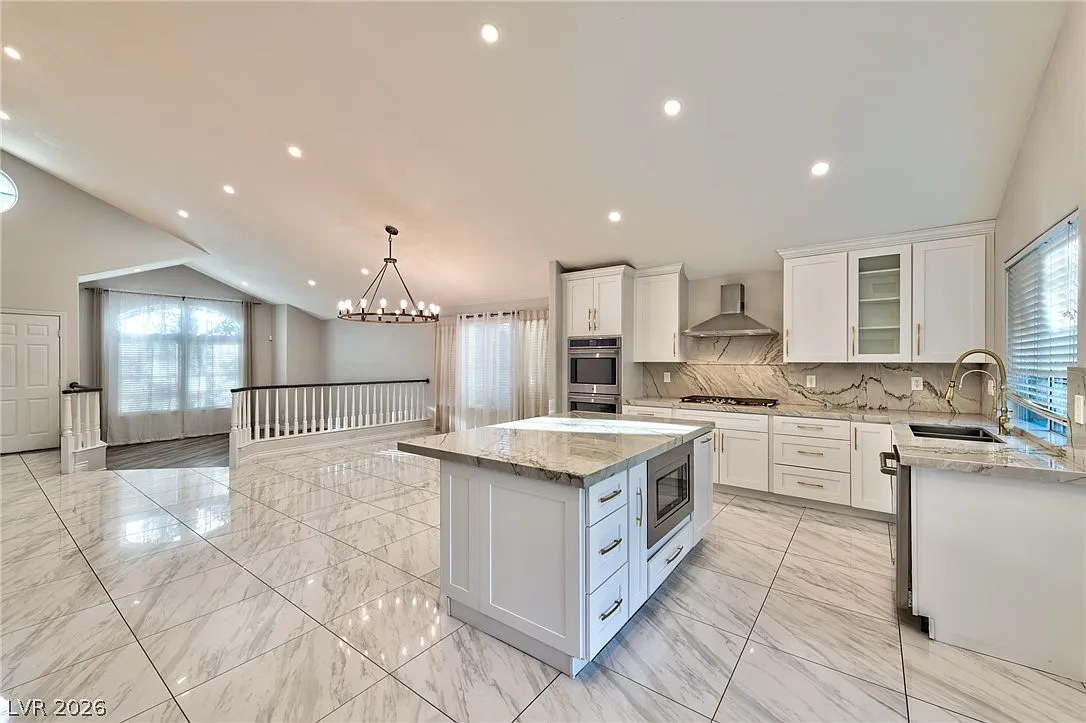 4 bed, 3.0 bath, 2468 sqft, $4,495 — Photo 2