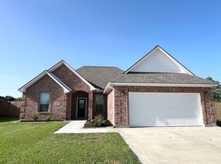 233 Shannon St, Angleton, TX 77515