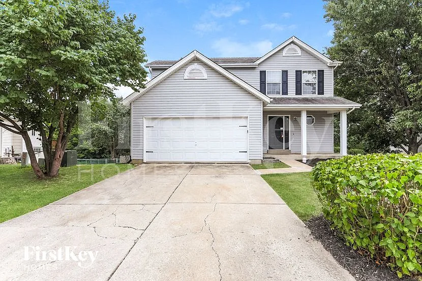 3 bed, 2.0 bath, 1374 sqft, $2,370 — Photo 2