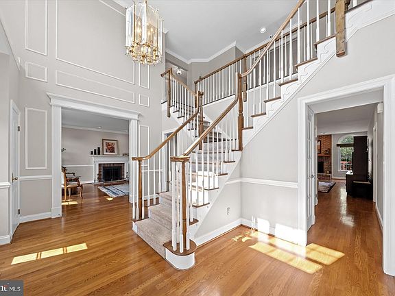 4th image of 10 Equestrian Cir