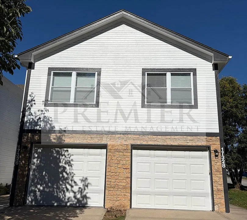3 bed / 2.5 bath TH single garage - all electric - Remodeled unit - 17328 E Susquehanna Drive Ind...