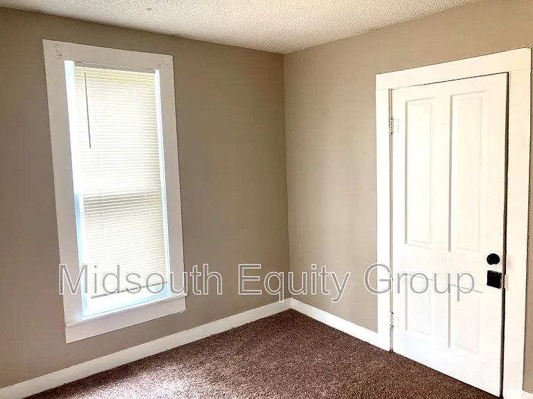 214 W South St — Photo 6