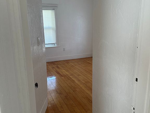 4th image of 293 Boston Ave #1