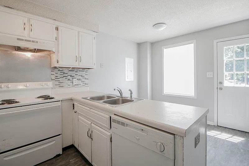 3 bed, 2.0 bath, 1082 sqft, $1,380 — Photo 4