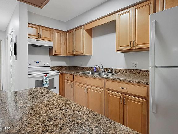 4th image of 1358 Westover St #104
