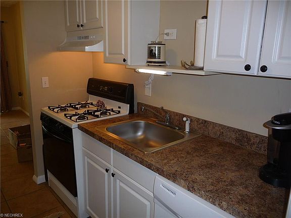 5th image of 88 Castle Ct #39