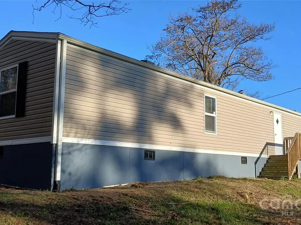 38 Blanche Carlisle Ln, Hendersonville, NC 28792