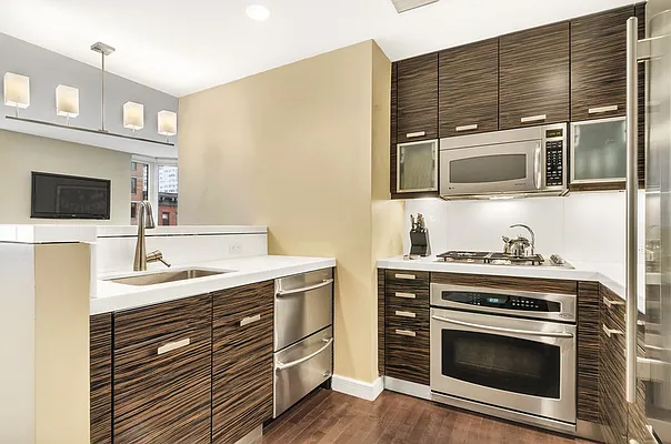 Sold by Triplemint | media 6