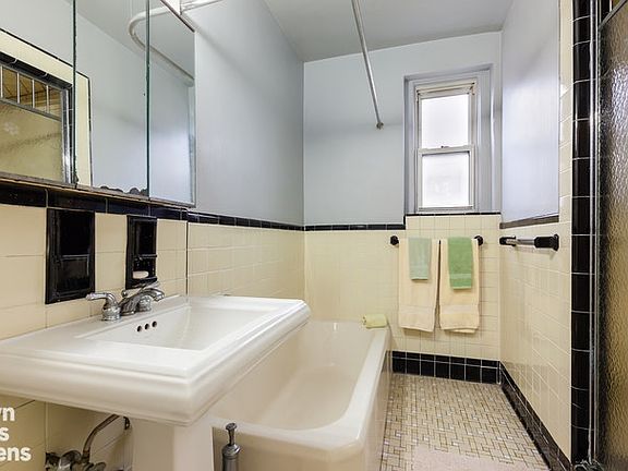 4th image of 11811 84th Ave APT 607