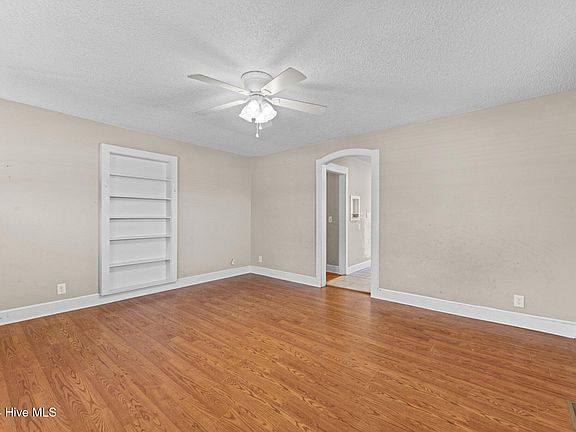 3rd image of 396 E Chatham Street