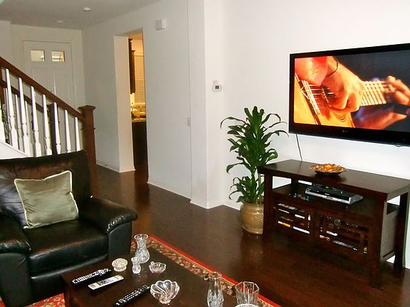 4th image of 200 W Sparkleberry Ave