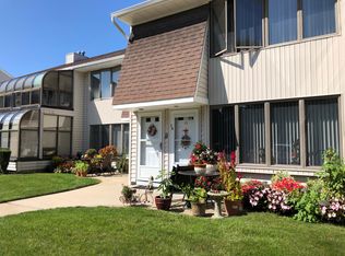 20 Laurel Ave APT 16, East Islip, NY 11730